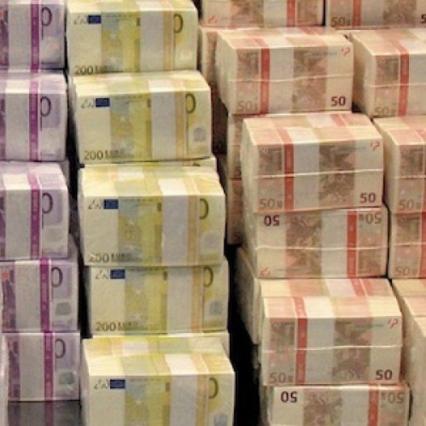 Euro (EUR)
